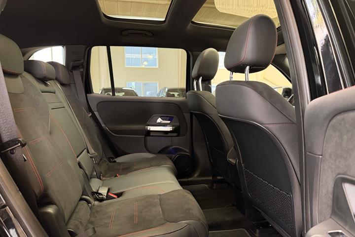 Sort Mercedes EQB250 fra 2023