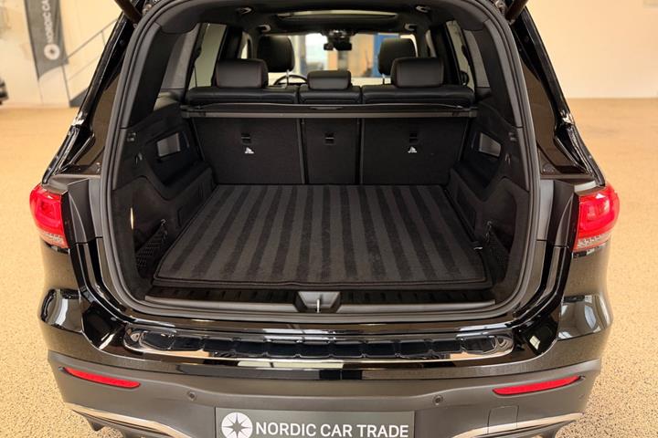 Sort Mercedes EQB250 fra 2023