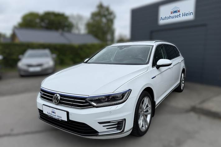 Hvid VW Passat fra 2018