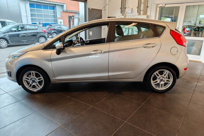 Sølv Ford Fiesta fra 2014