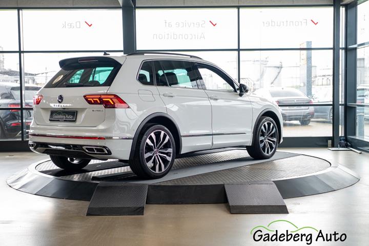 Hvid VW Tiguan fra 2022