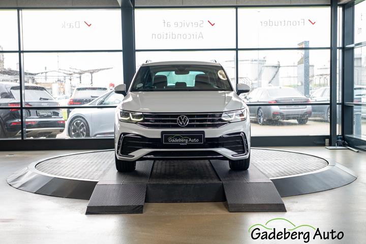 Hvid VW Tiguan fra 2022