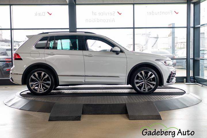 Hvid VW Tiguan fra 2022