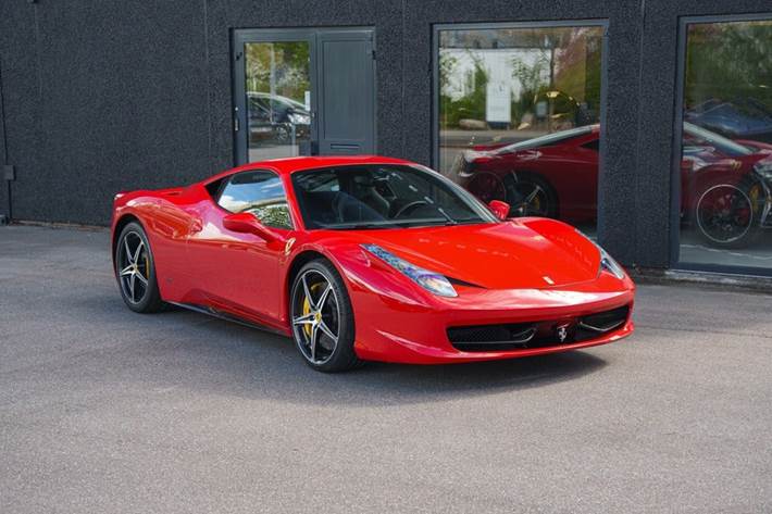 Rød Ferrari 458 fra 2011