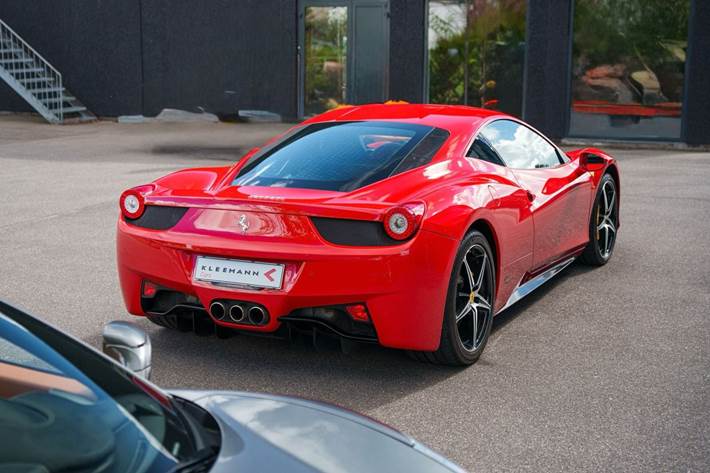 Rød Ferrari 458 fra 2011