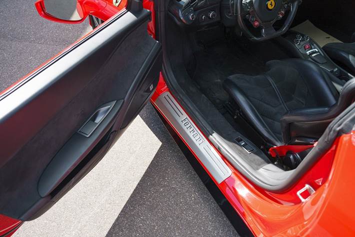 Rød Ferrari 458 fra 2011