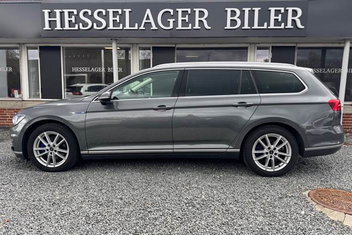 Grå VW Passat fra 2017