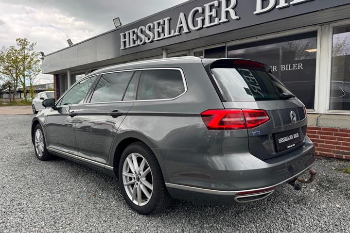 Grå VW Passat fra 2017
