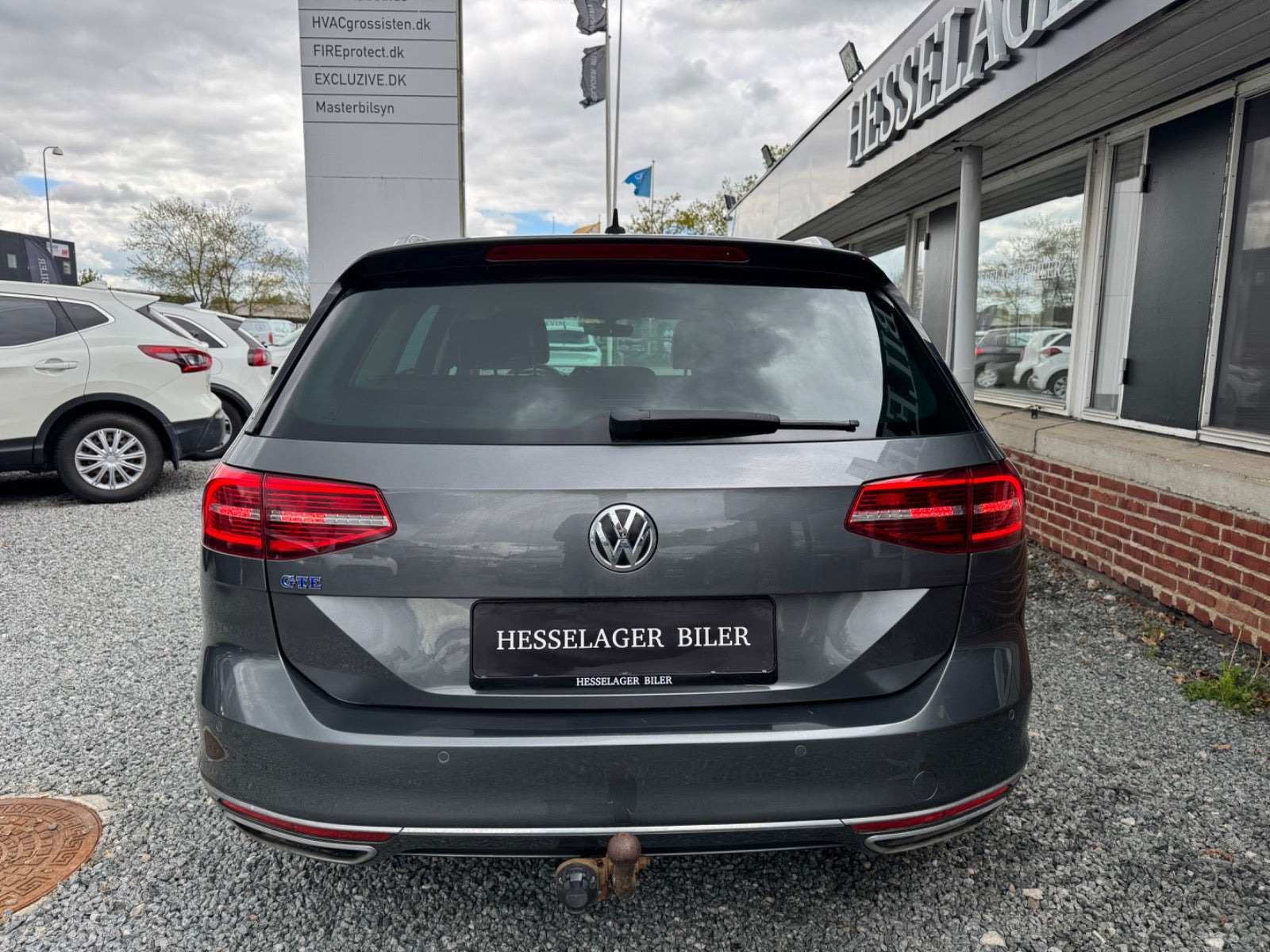 Grå VW Passat fra 2017
