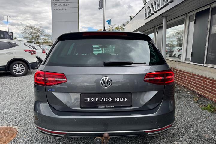 Grå VW Passat fra 2017