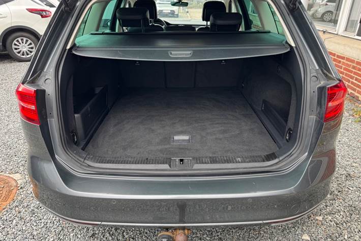 Grå VW Passat fra 2017