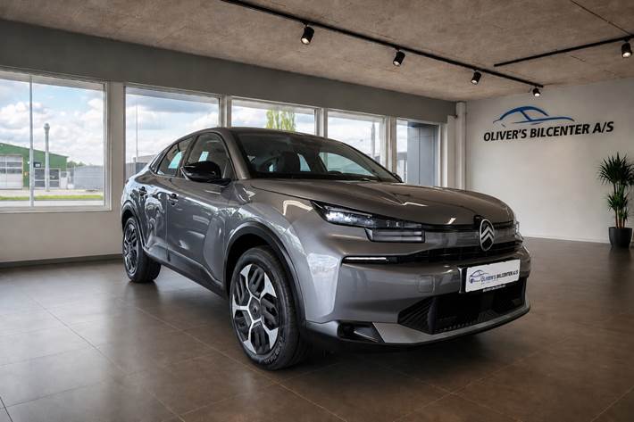 Grå Citroën ë-C4 X fra 2025 set udefra