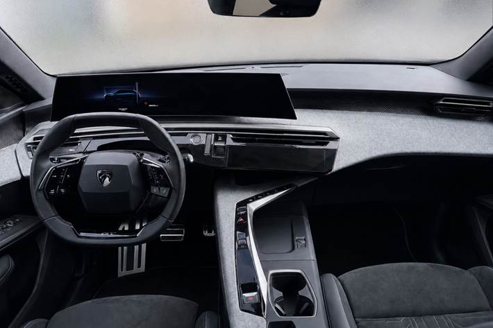 Grå Peugeot e-5008 fra 2025