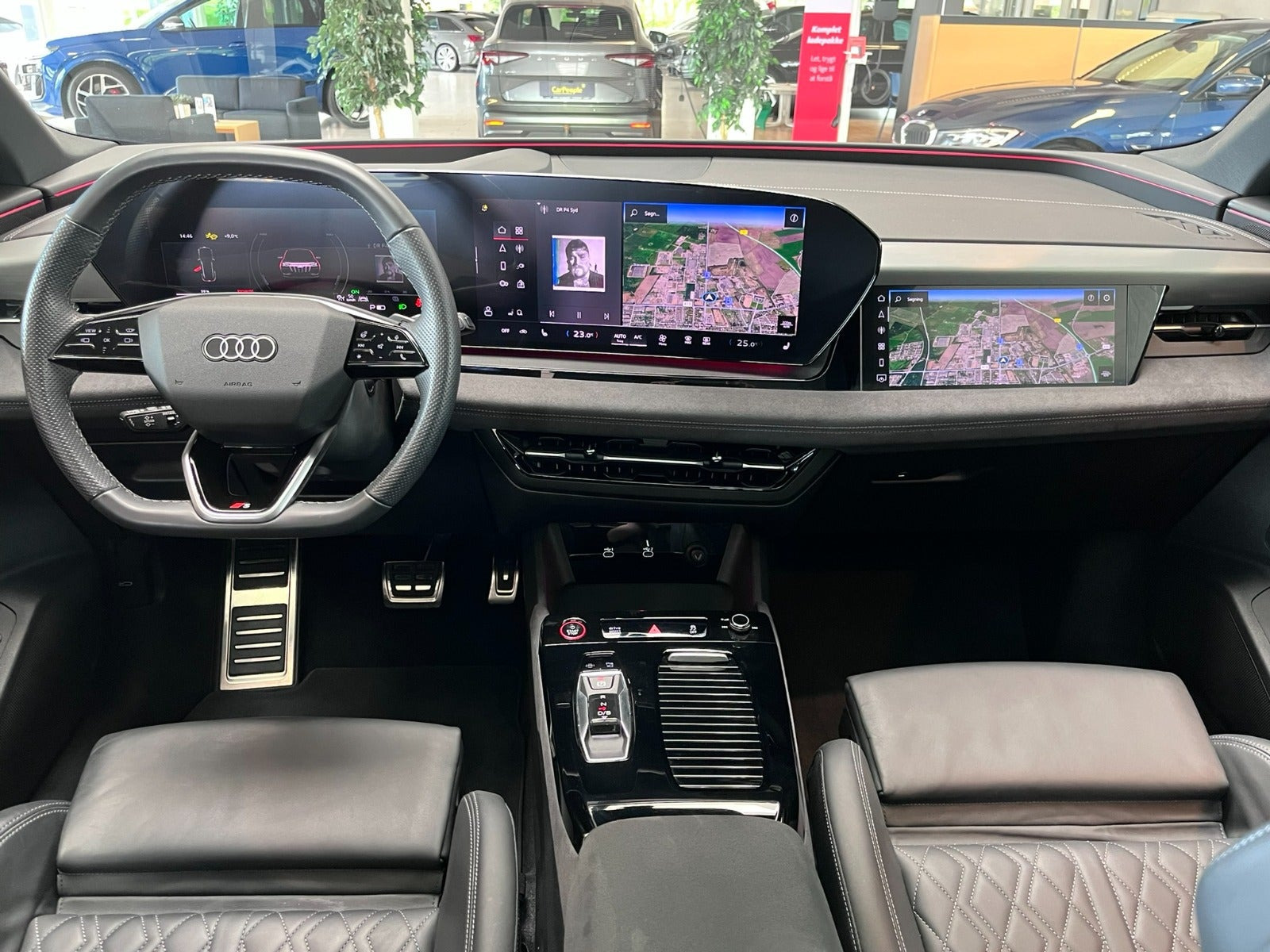 Sort Audi SQ6 e-tron fra 2024 set indefra