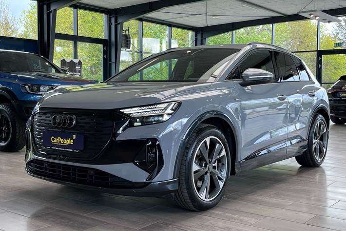 Grå Audi Q4 e-tron fra 2024