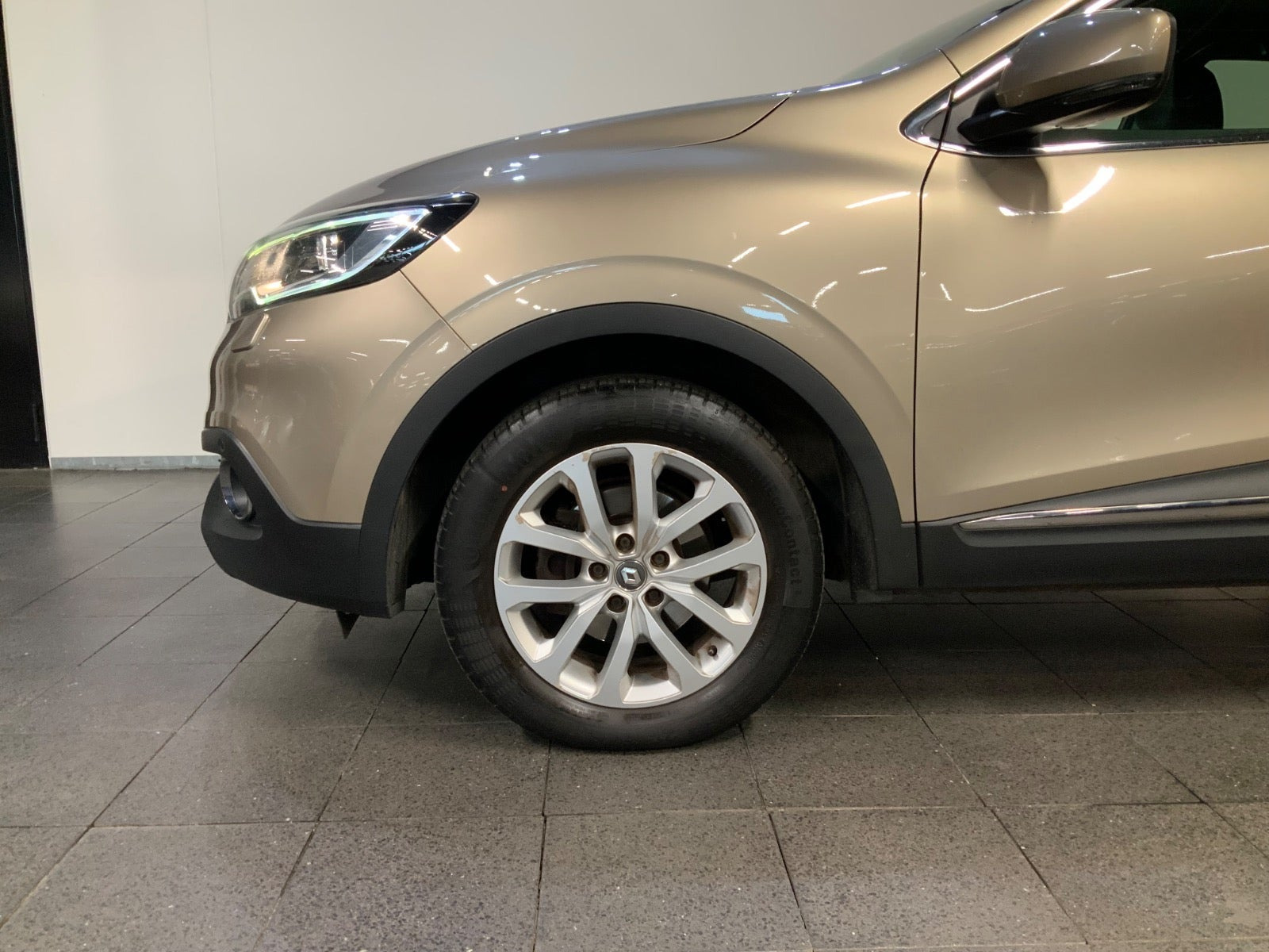 Orange Renault Kadjar fra 2016