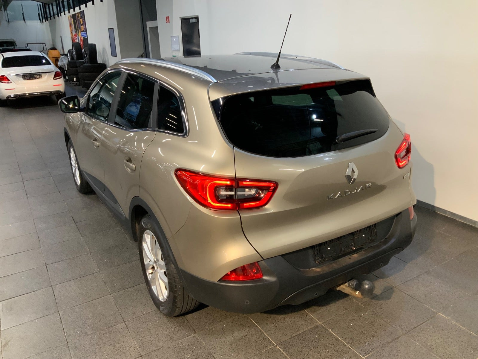 Orange Renault Kadjar fra 2016