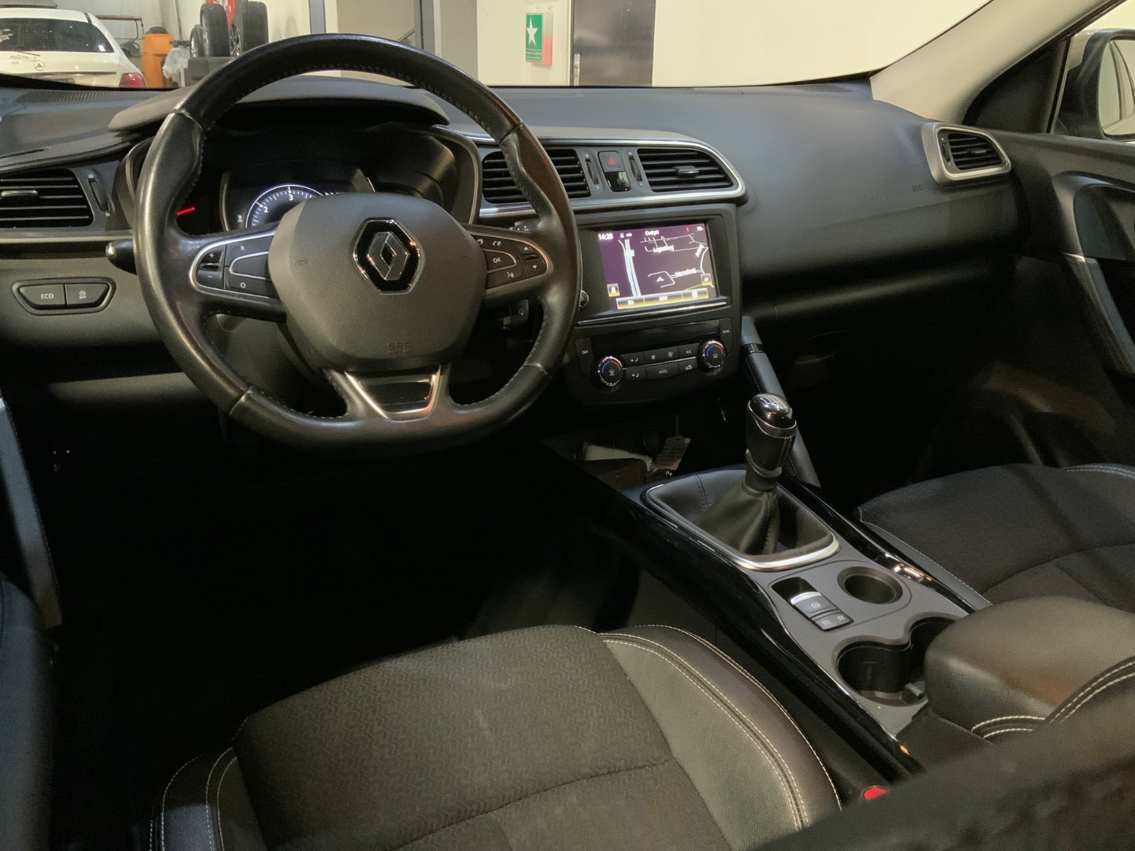 Orange Renault Kadjar fra 2016