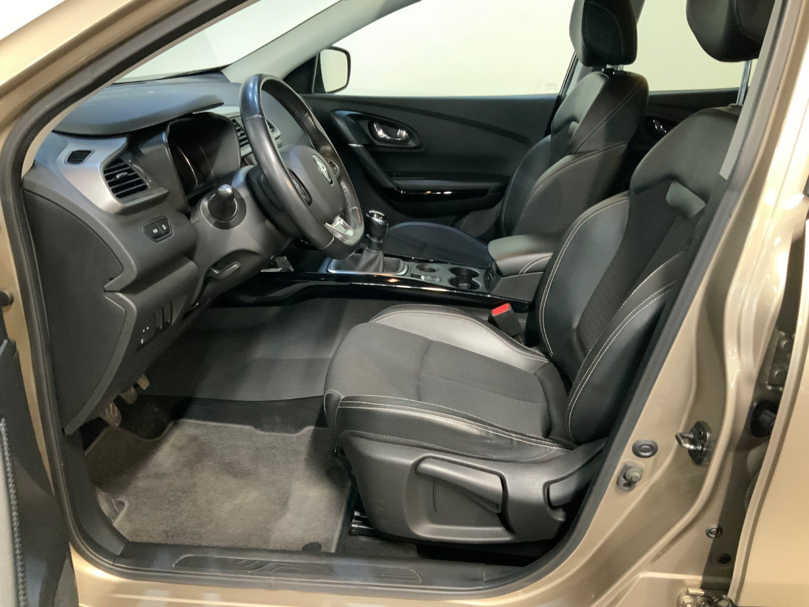 Orange Renault Kadjar fra 2016