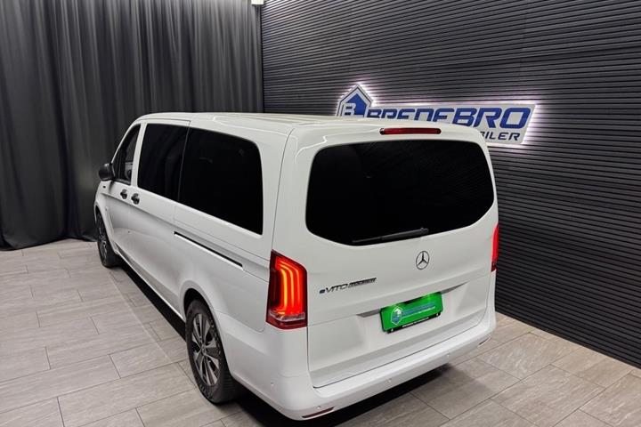 Hvid Mercedes EQV300 fra 2024