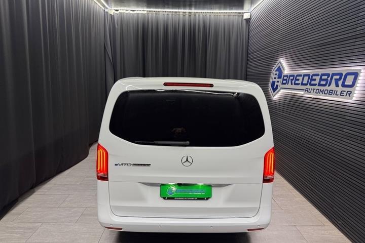 Hvid Mercedes EQV300 fra 2024