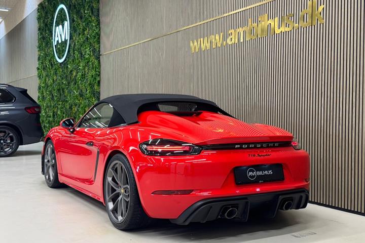 Rød Porsche 718 Spyder fra 2021