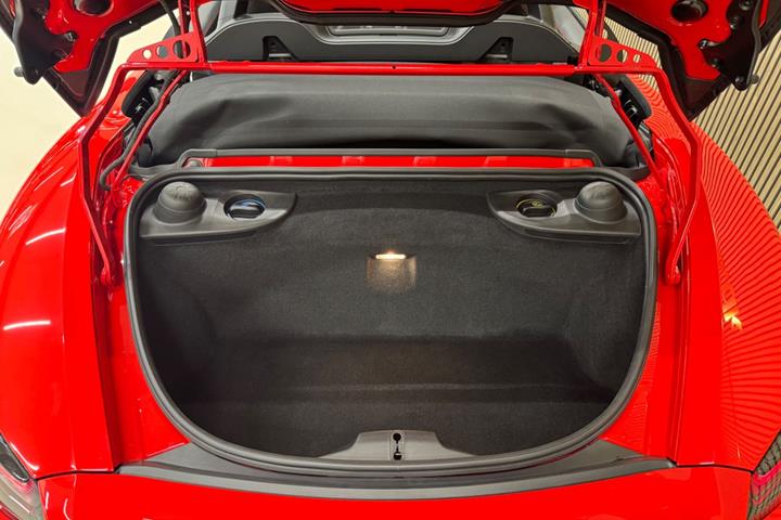 Rød Porsche 718 Spyder fra 2021