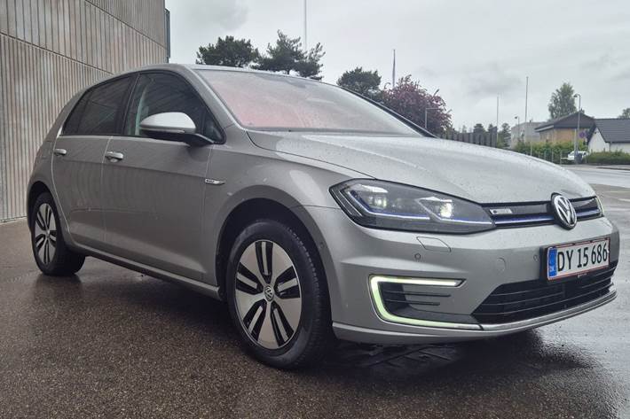 Grå VW e-Golf VII fra 2020