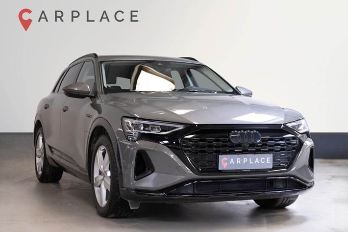 Grå Audi Q8 e-tron fra 2024