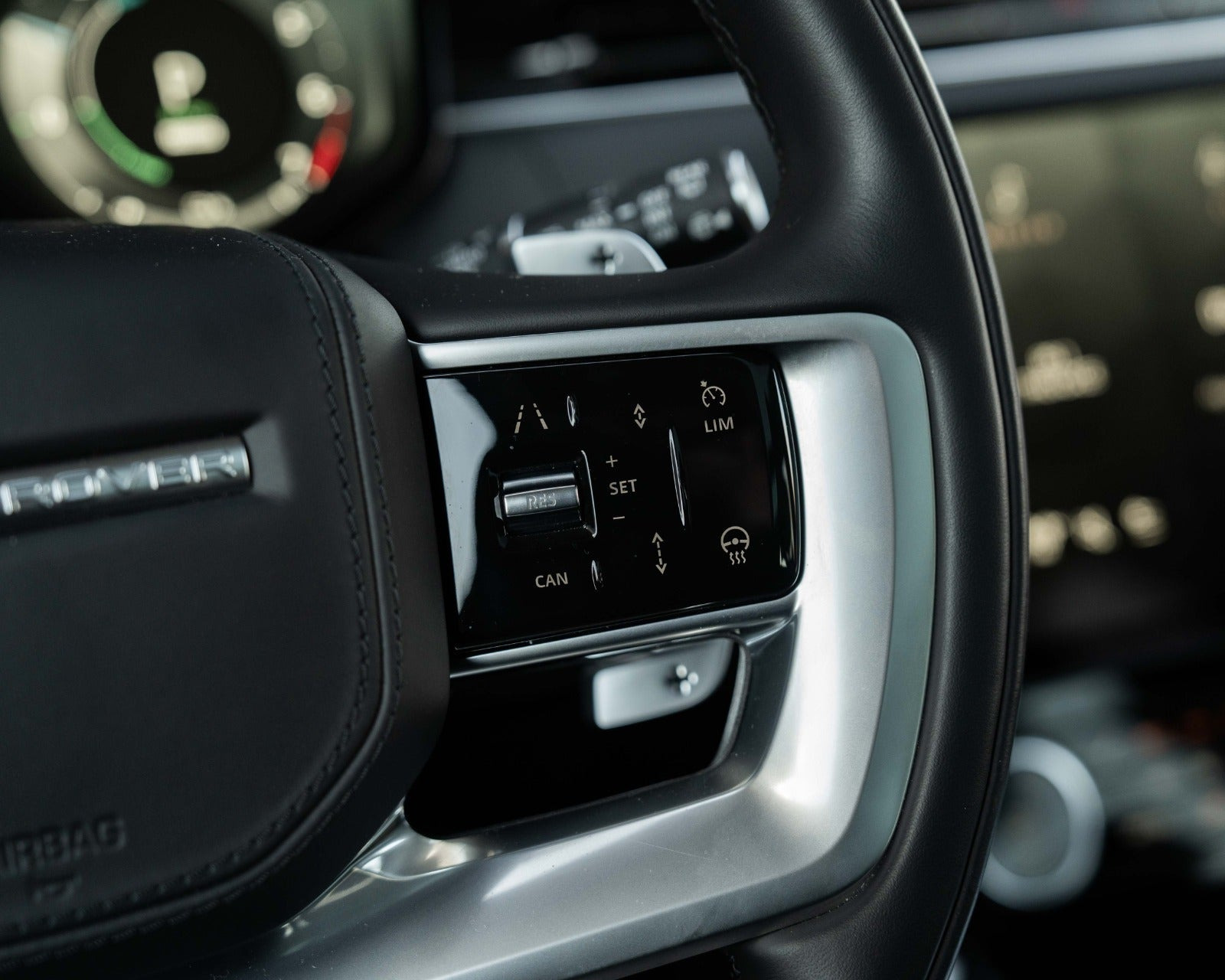 Sølv Land Rover Range Rover fra 2023