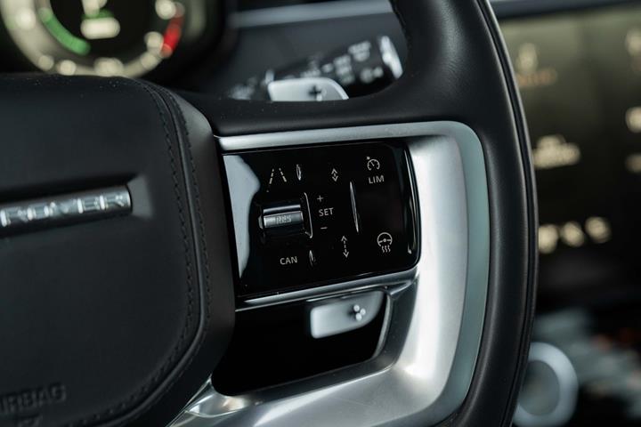 Sølv Land Rover Range Rover fra 2023