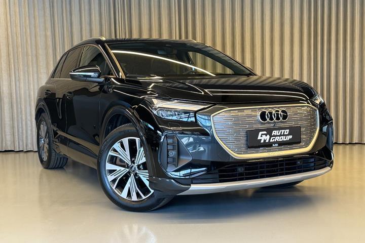 Sort Audi Q4 e-tron fra 2023 set udefra