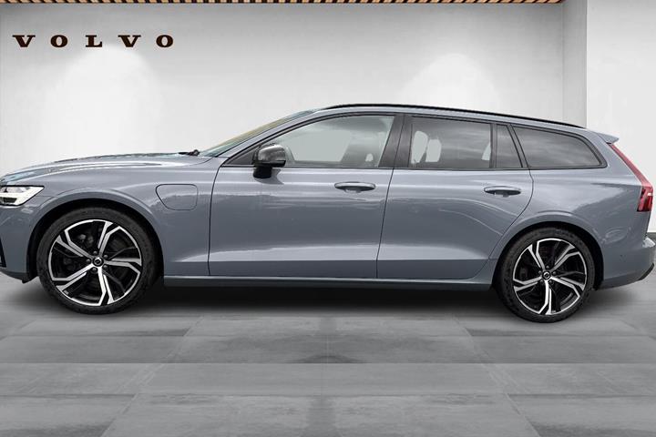 Grå Volvo V60 fra 2023