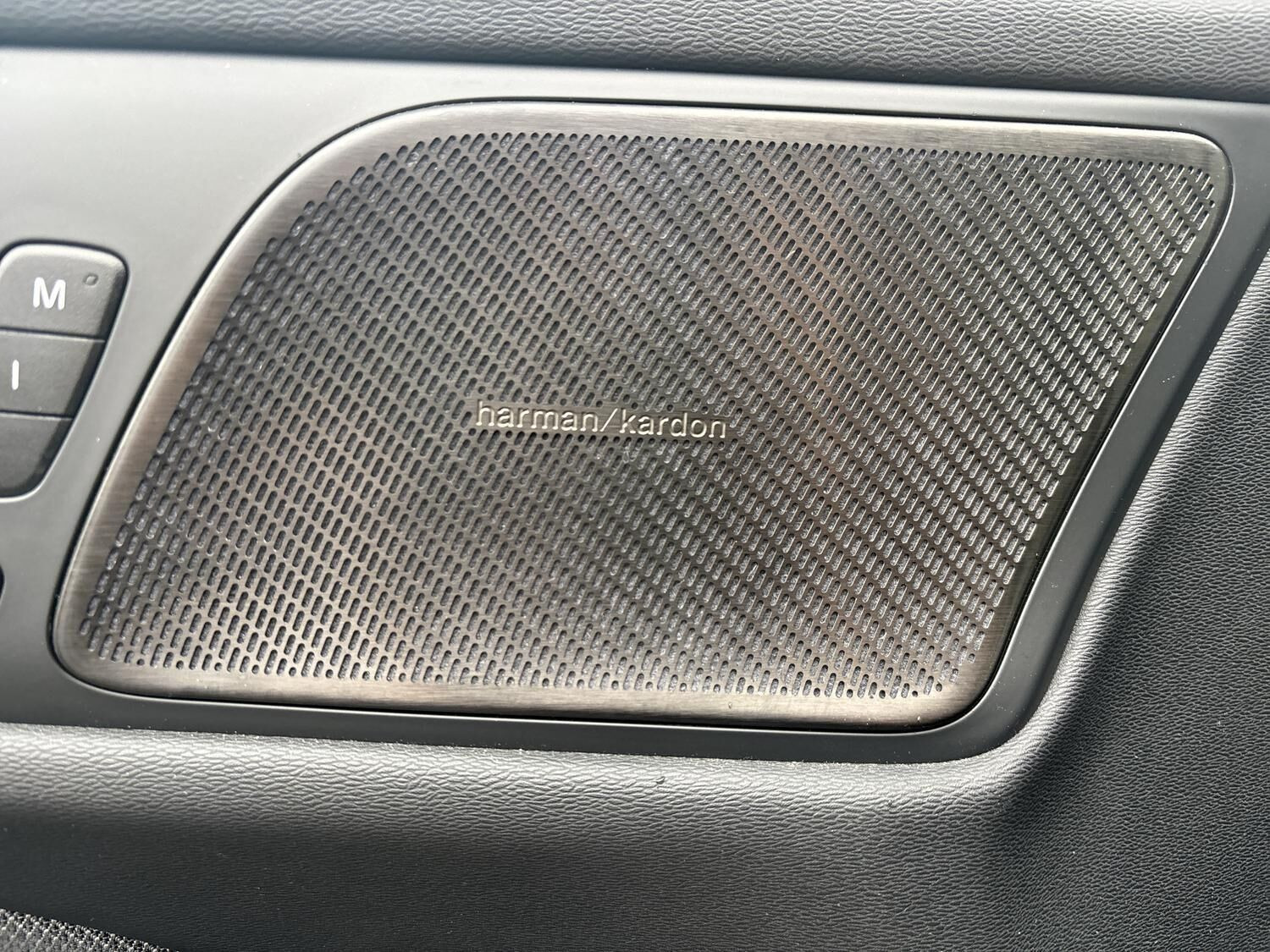 Grå Volvo V60 fra 2023
