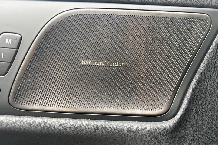 Grå Volvo V60 fra 2023