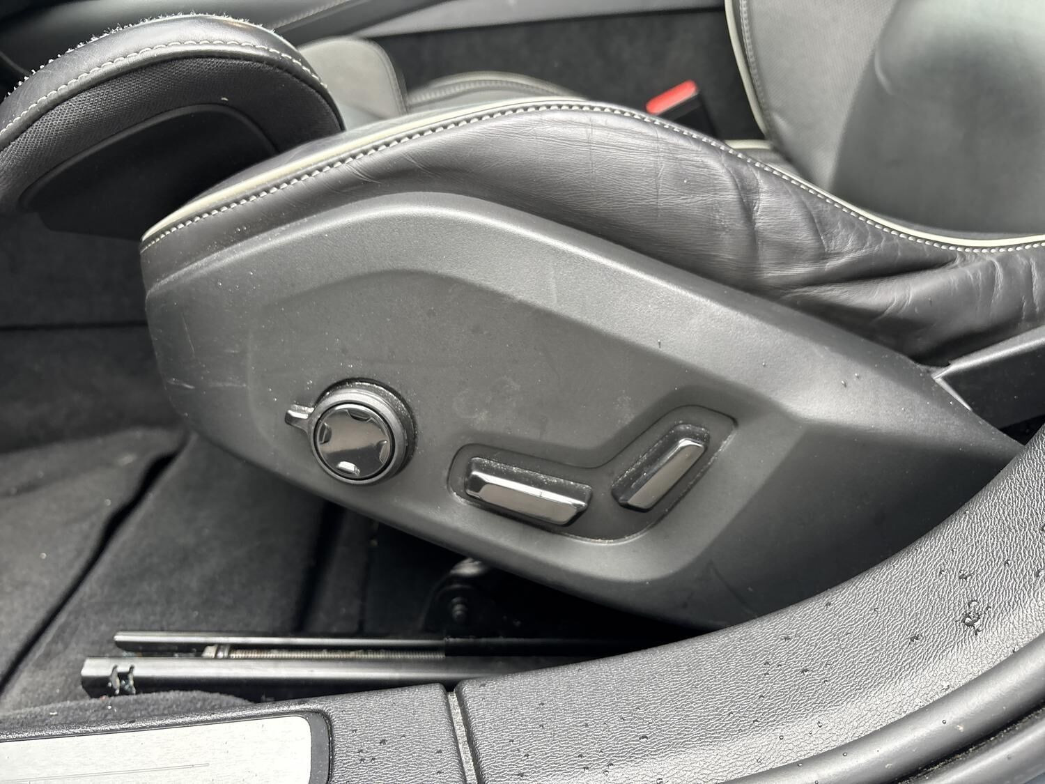 Grå Volvo V60 fra 2023