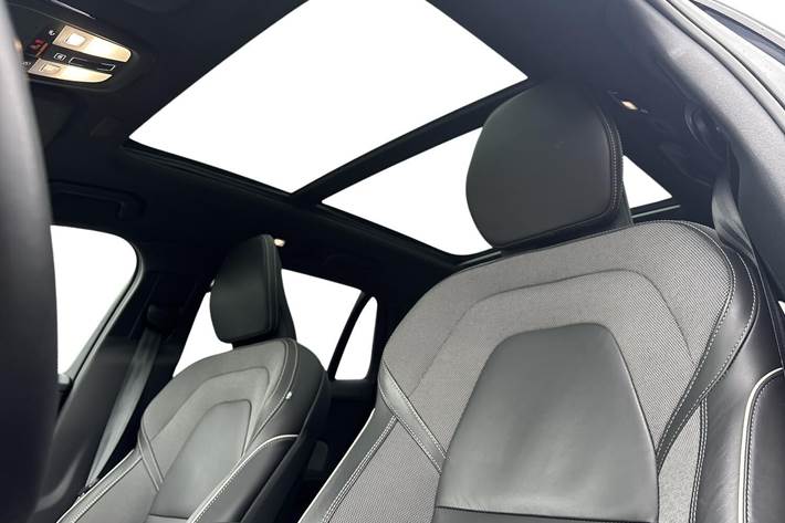 Grå Volvo V60 fra 2023