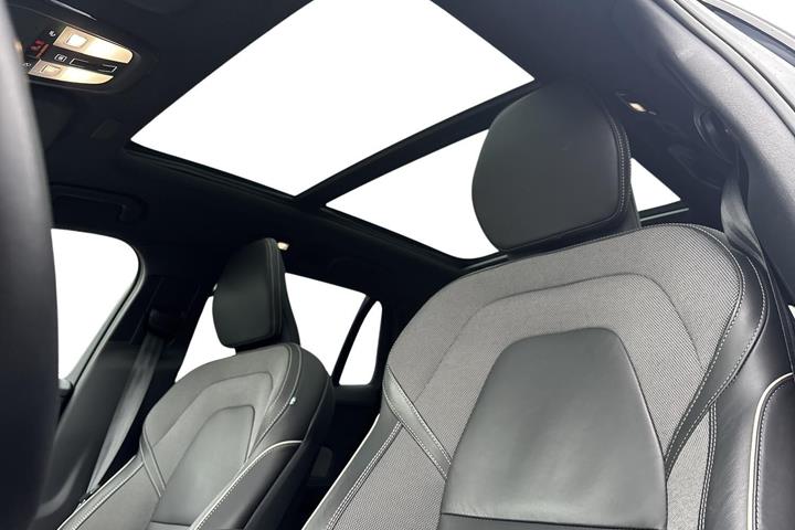 Grå Volvo V60 fra 2023