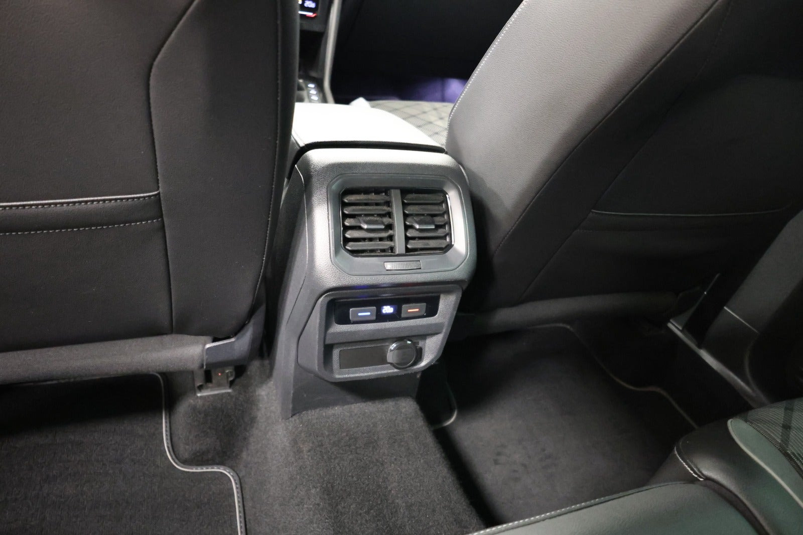 Blå VW Tiguan fra 2021