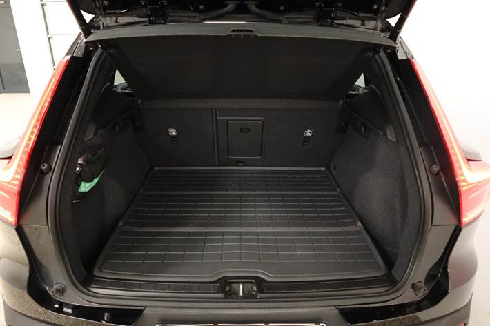 Sort Volvo XC40 fra 2023