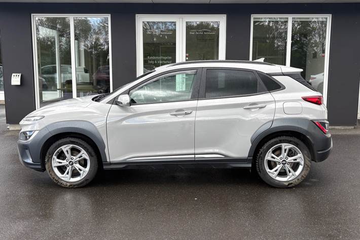 Grå Hyundai Kona fra 2023