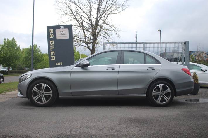 Grå Mercedes C200 fra 2014