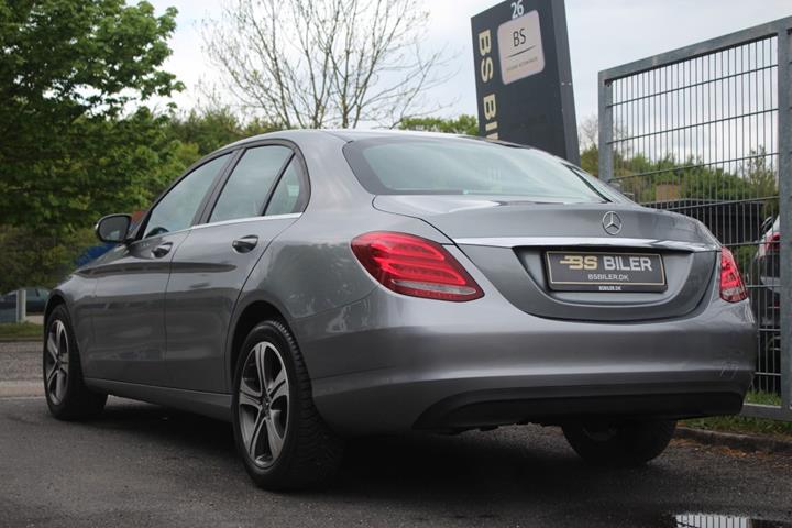 Grå Mercedes C200 fra 2014