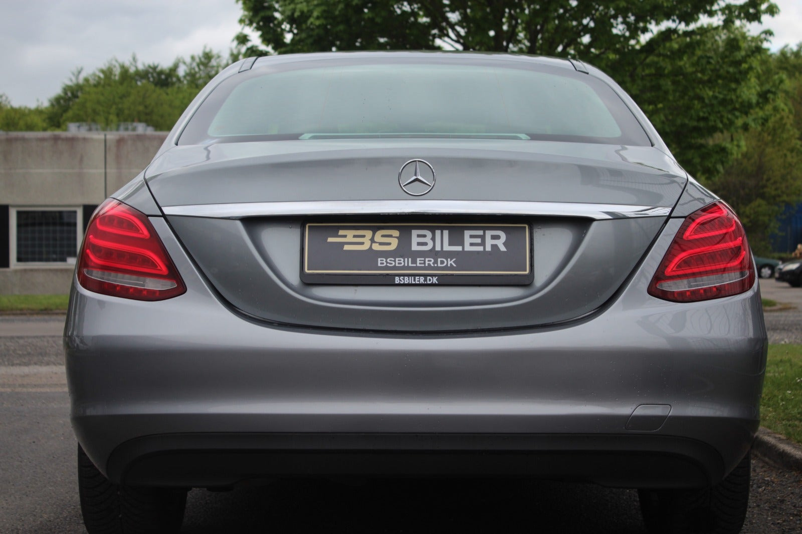 Grå Mercedes C200 fra 2014