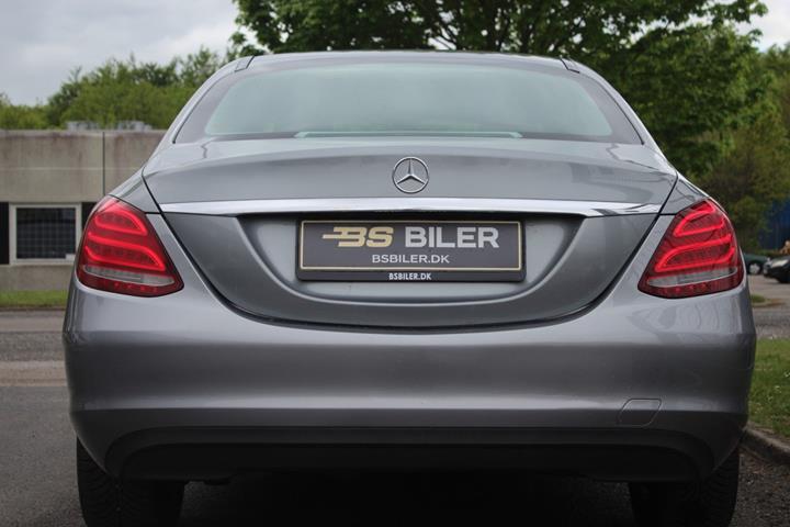 Grå Mercedes C200 fra 2014