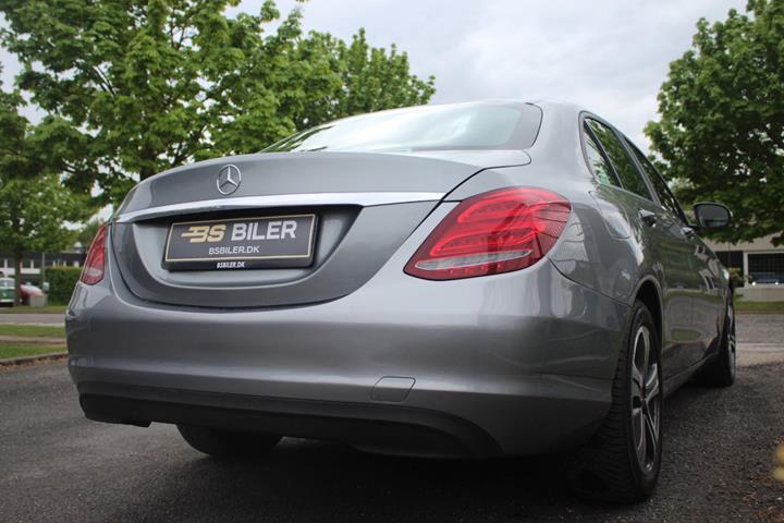 Grå Mercedes C200 fra 2014