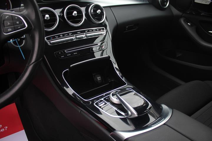Grå Mercedes C200 fra 2014
