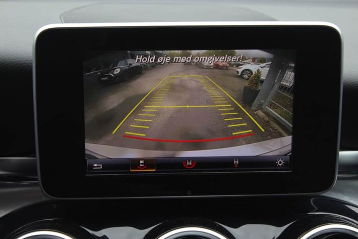 Grå Mercedes C200 fra 2014