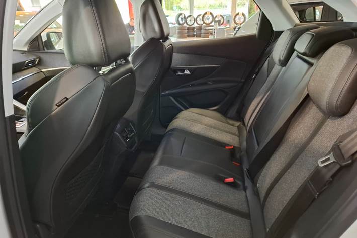 Hvid Peugeot 3008 fra 2020