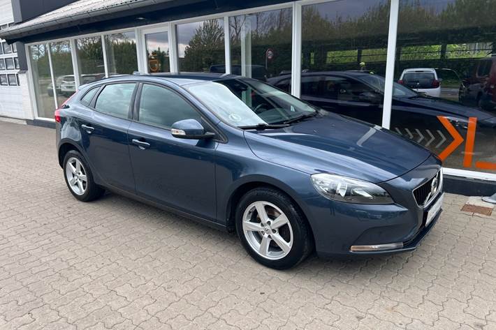 Blå Volvo V40 fra 2018